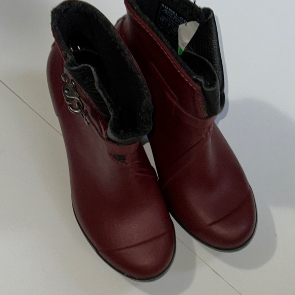 Women's Burgundy Ankle Boots - Picture 6 of 13